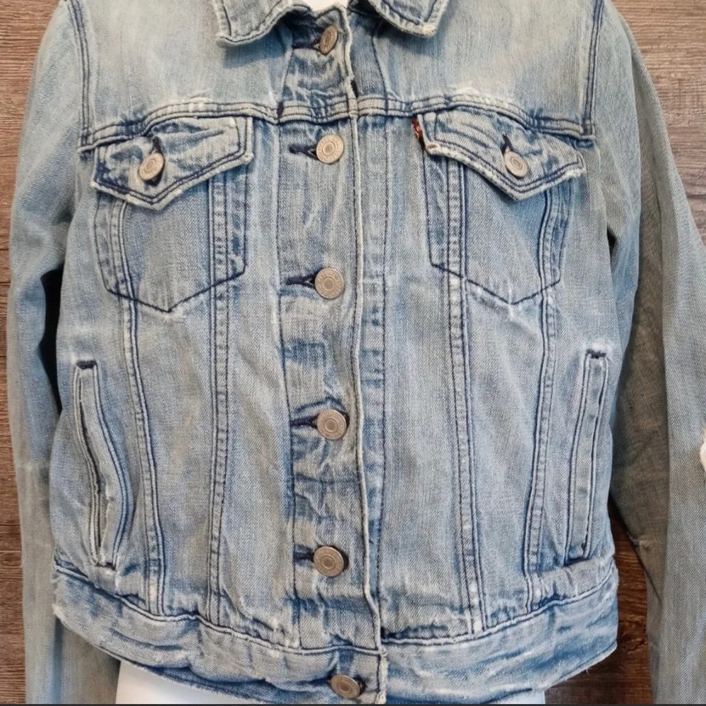 Vintage Levi’s Light Wash Distressed Trucker Jean Jacket Sz M - Picture 2 of 12
